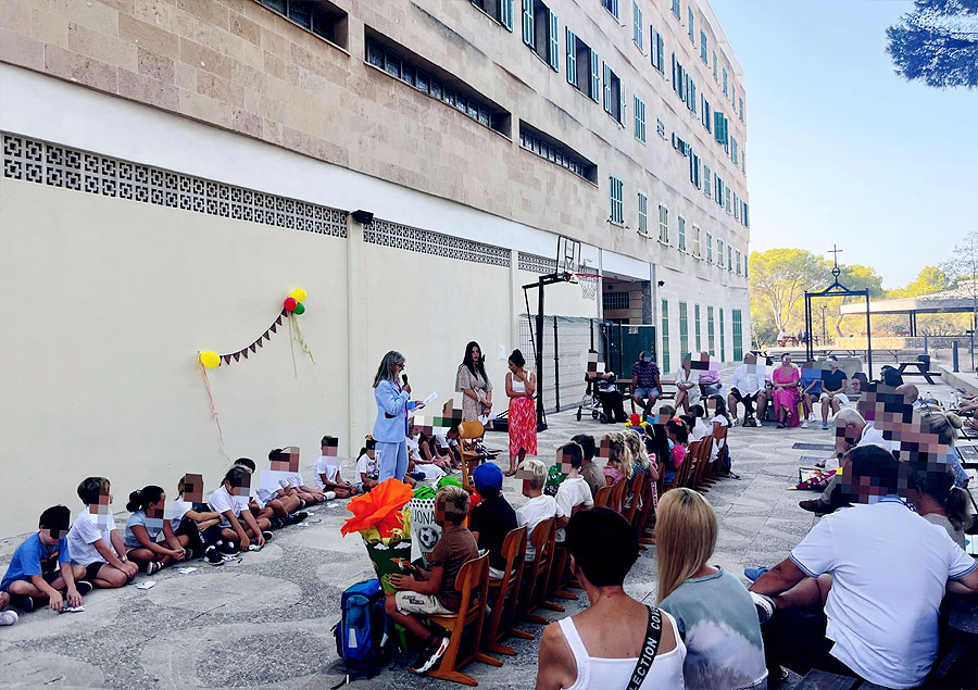 🎉 Feierliche Einschulung am Eurocampus!🎉 

Heute ist ein besonderer Tag, denn wir dürfen unsere neuen Erstklässler herzlich an unserer Schule willkommen heißen! 🌟

Liebe Kinder, heute beginnt für euch eine aufregende Reise voller Abenteuer, Entdeckungen und neuer Freundschaften. Wir freuen uns, euch auf diesem Weg begleiten zu dürfen. 

Herzlich willkommen am Eurocampus 📚✏️
